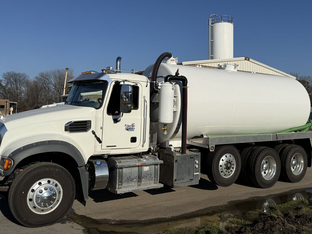 Benton Utilities wastewater tanker truck used to clean lift stations in Benton, AR